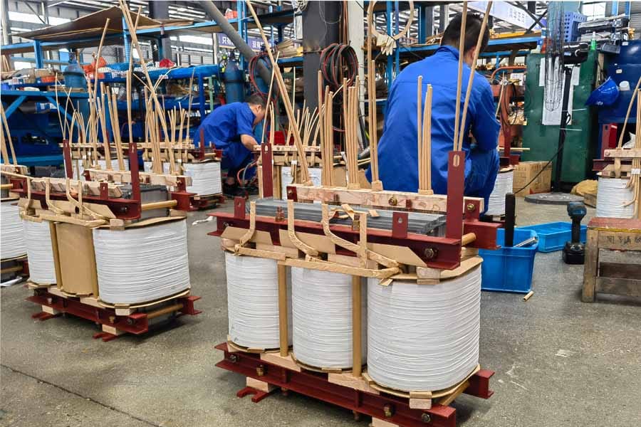 Batch of 600kVA 10kV small oil-immersed transformers active part assembly in progress — Zhongxin General factory