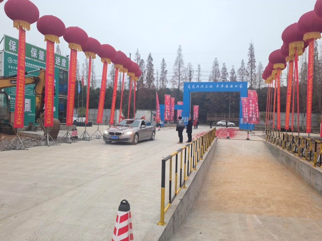 Li Xia, Chairman of Zhongxin General Electric Energy Co., Ltd., conducts final inspection before Boruian groundbreaking ceremony begins