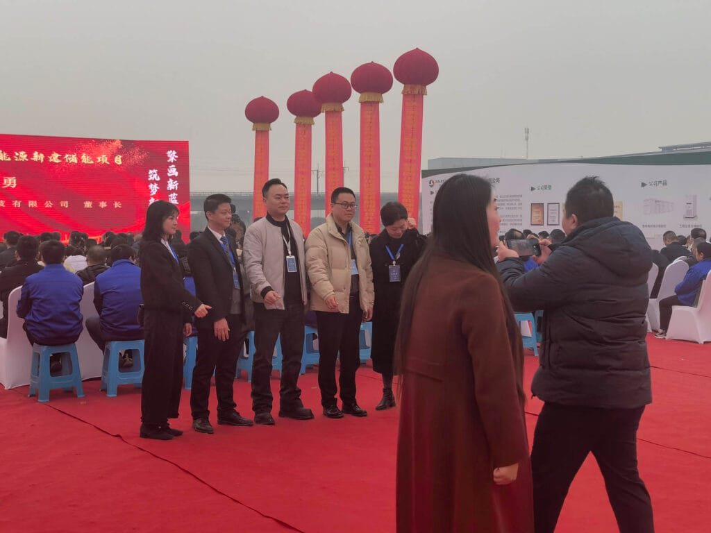 Elite sales team of Zhongxin General poses for group photo at Boruian groundbreaking ceremony