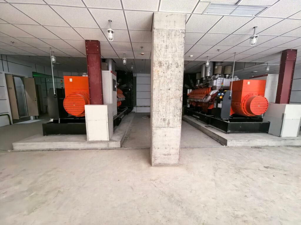 Two 1800kW diesel generator sets in Xinjin Hospital emergency backup power room, first perspective