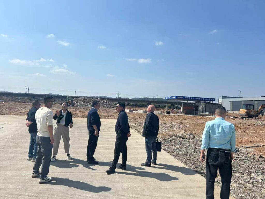 Zhongxin General Electric Vice General Manager Xia Fawan leading Bijie project delegation to inspect Boruian New Energy energy storage manufacturing base under construction