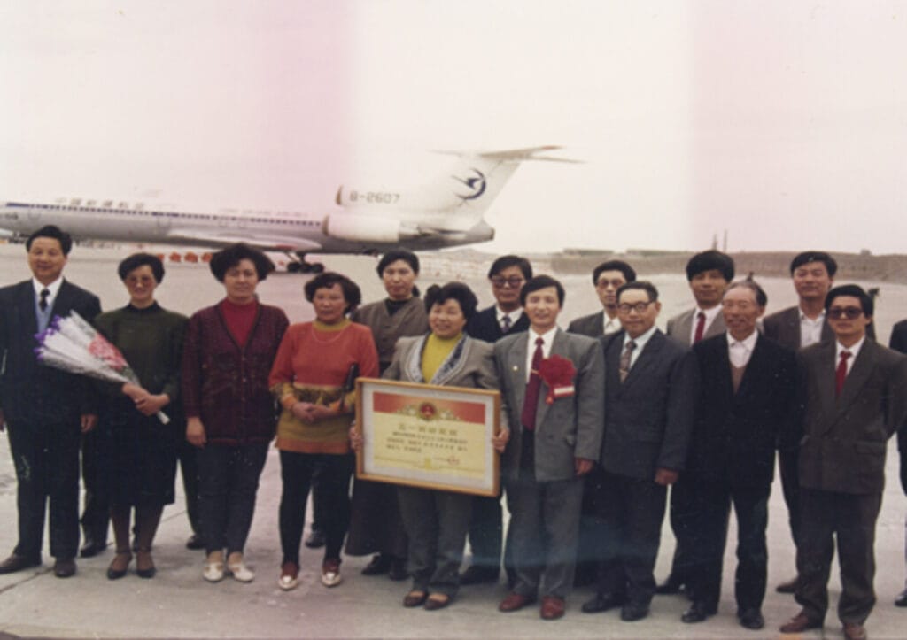 Zhang Xin and TBEA employees receiving the National May Day Labor Award in 1993, a year when they chose to reinvest 1.97 million yuan into the company instead of distributing it