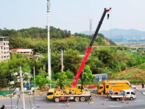 Four-vehicle site overview of completed live transformer replacement — mobile substation, crane, transformer transport, and bucket truck, Yongding Fujian 2024