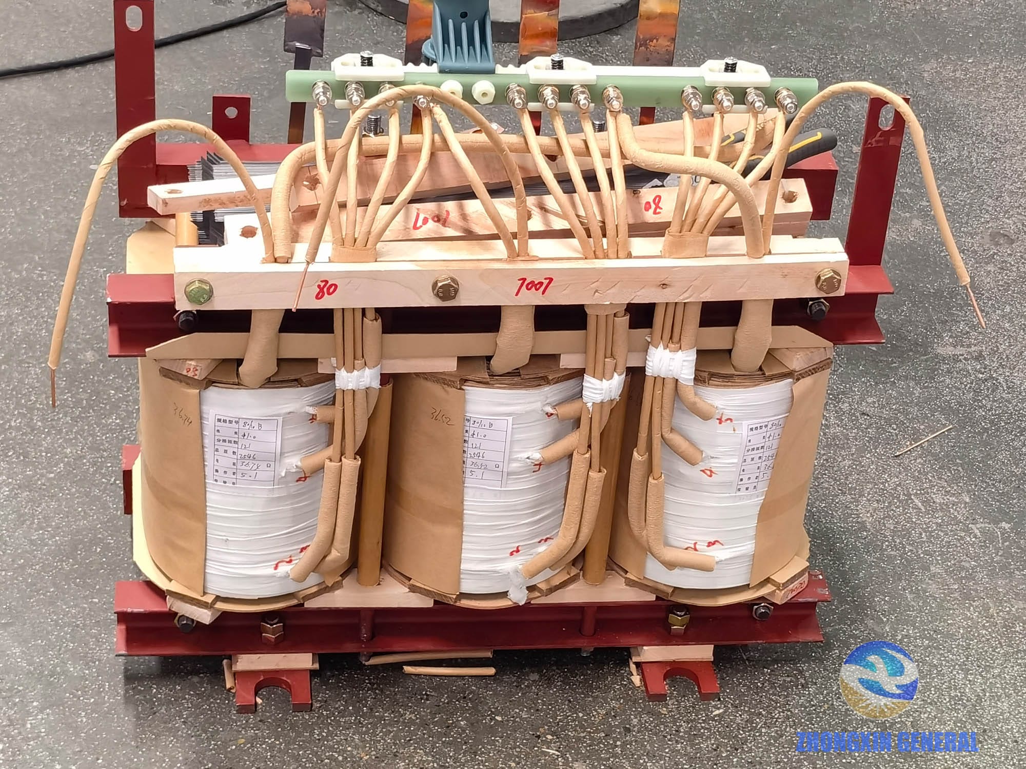 80 kVA oil-immersed transformer active part — core and winding assembly close-up Zhongxin General factory