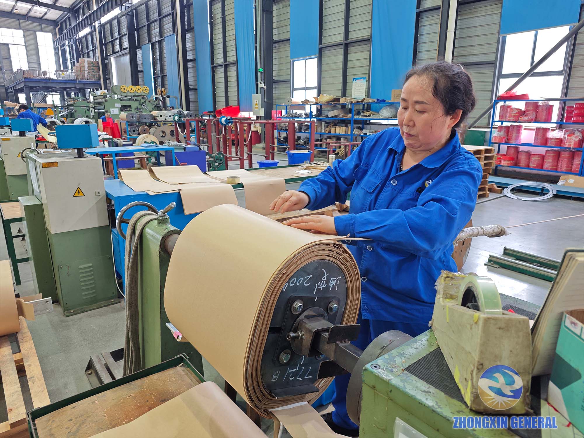 High and low voltage windings being wound on 2000 kVA oil-immersed transformer — Zhongxin General