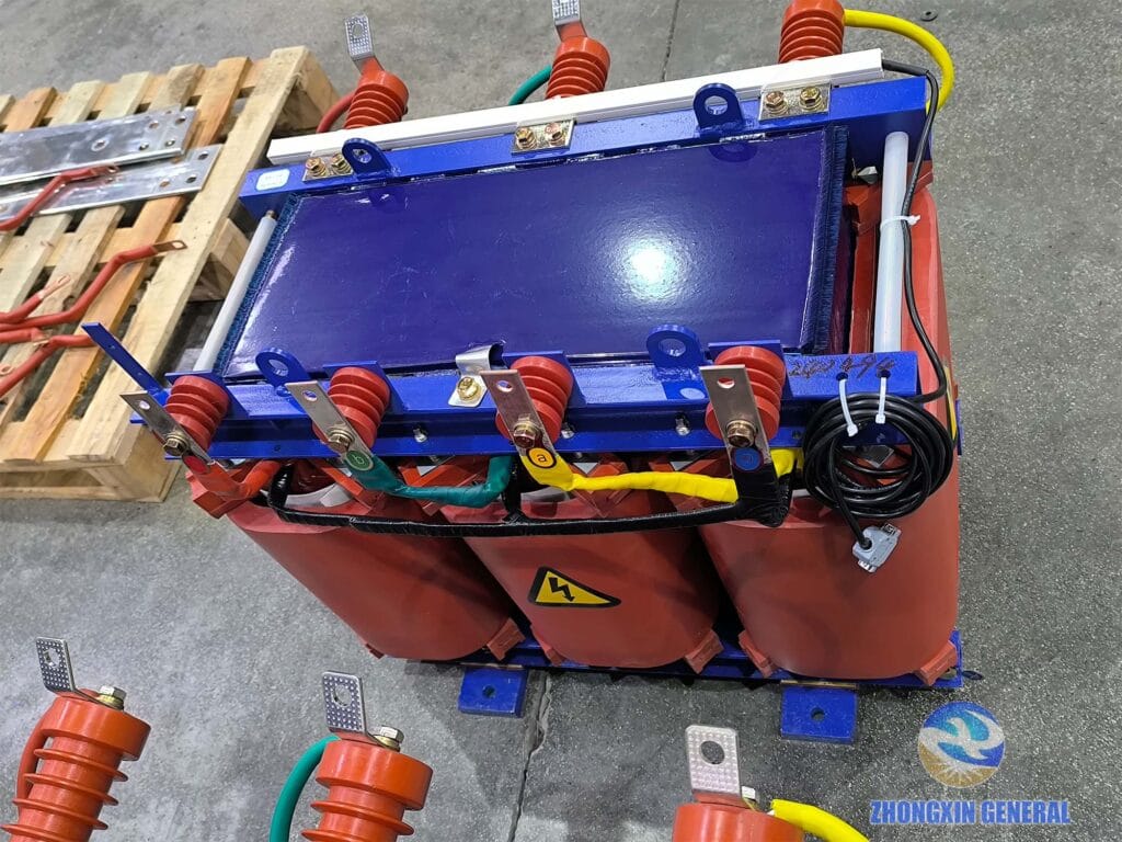 Three-phase cast resin dry-type transformer low-voltage terminal end close-up — LV copper busbar output detail Zhongxin General
