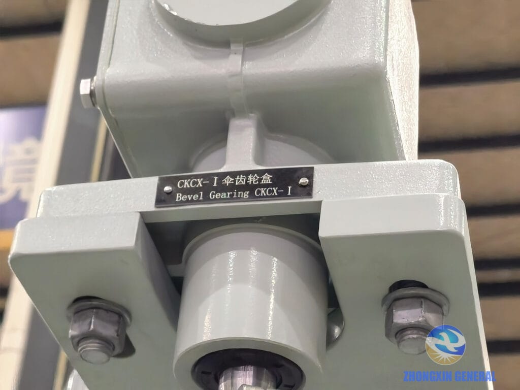 On-load tap changer mechanism of 12500kVA oil-immersed transformer