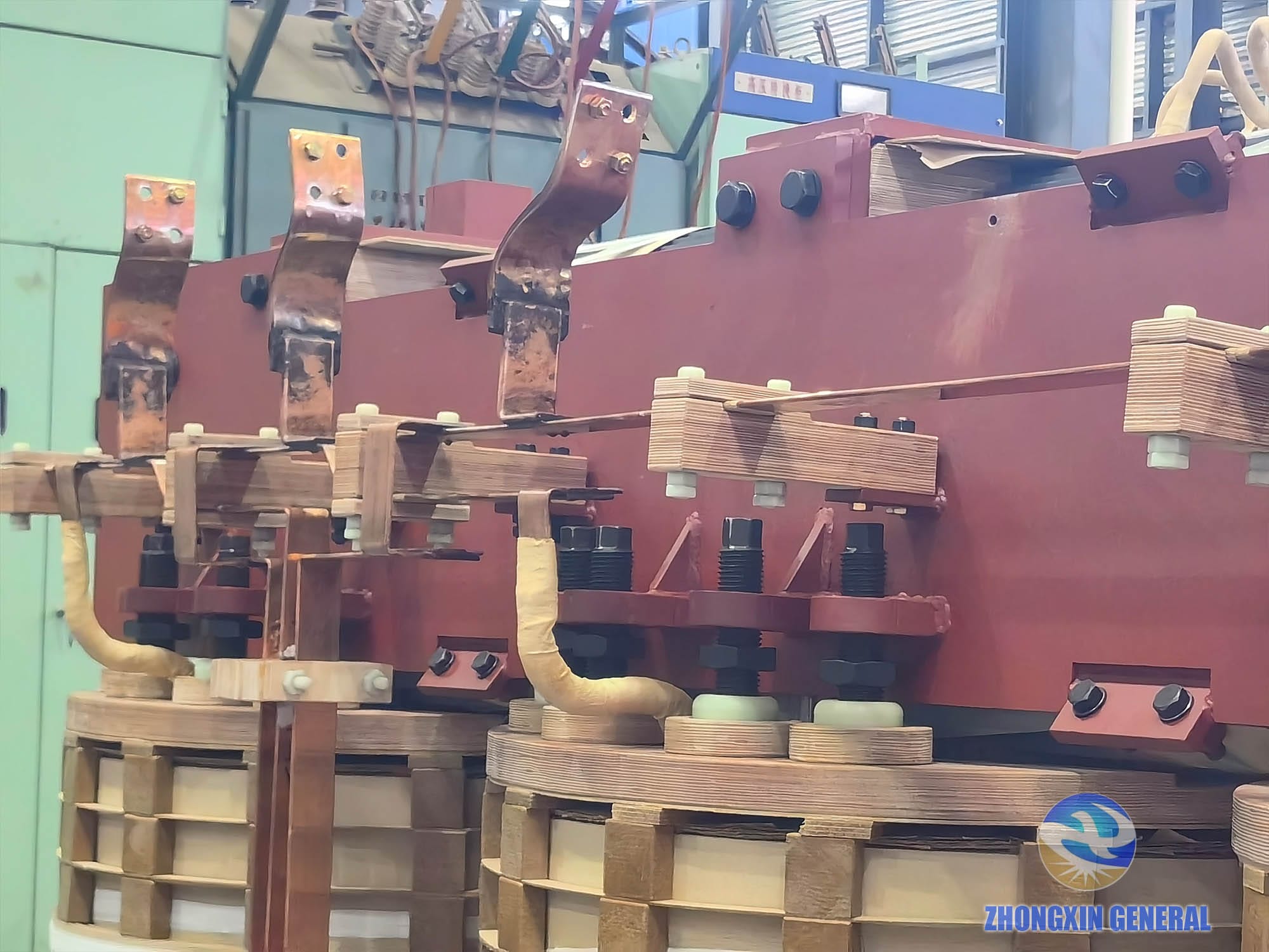 Copper busbar leads on wooden insulation supports at top of 31500kVA transformer winding — Zhongxin General