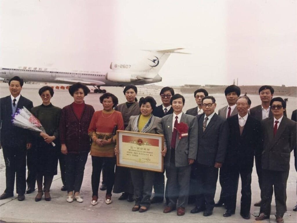TBEA receiving the National May 1st Labor Certificate award from the All-China Federation of Trade Unions in April 1993
