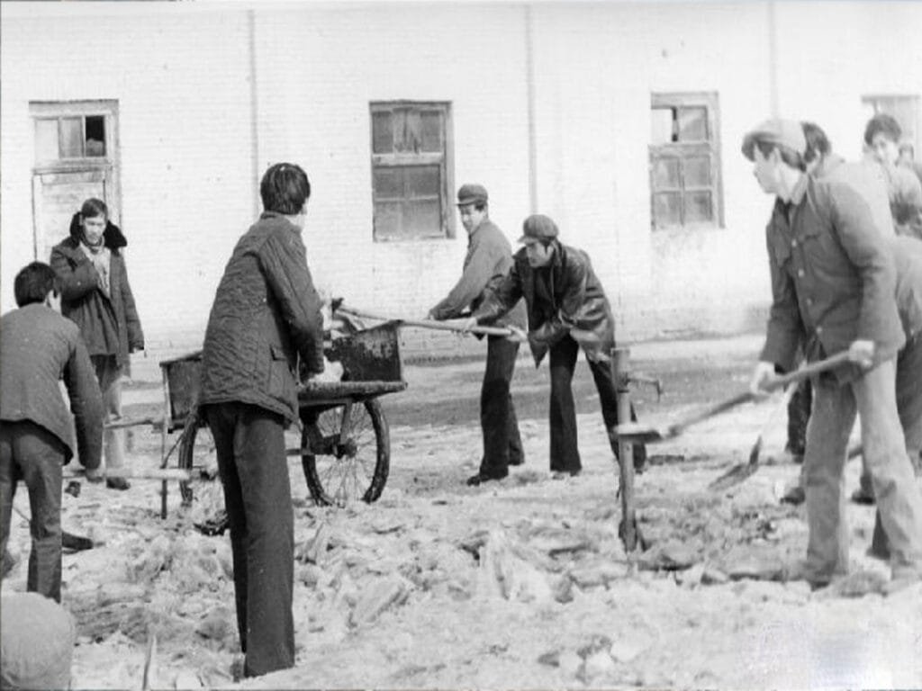 TBEA workers and staff working together to construct a new factory building by hand in the early entrepreneurial period