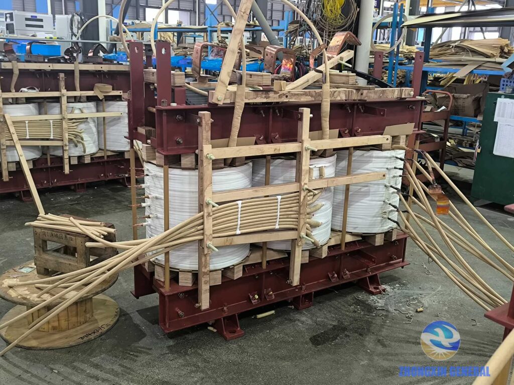 4000 kVA oil-immersed transformer core and coil assembled, lead connection and insulation processing in progress