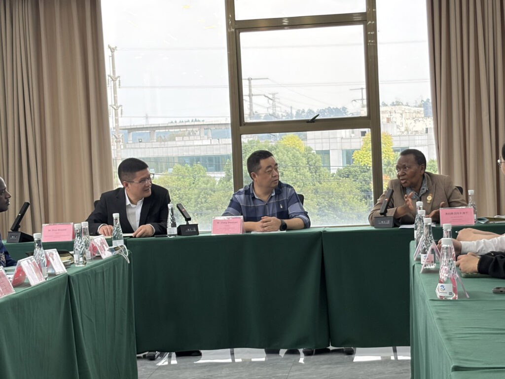Ugandan Ambassador meeting Zhongxin General management in the fourth-floor meeting room