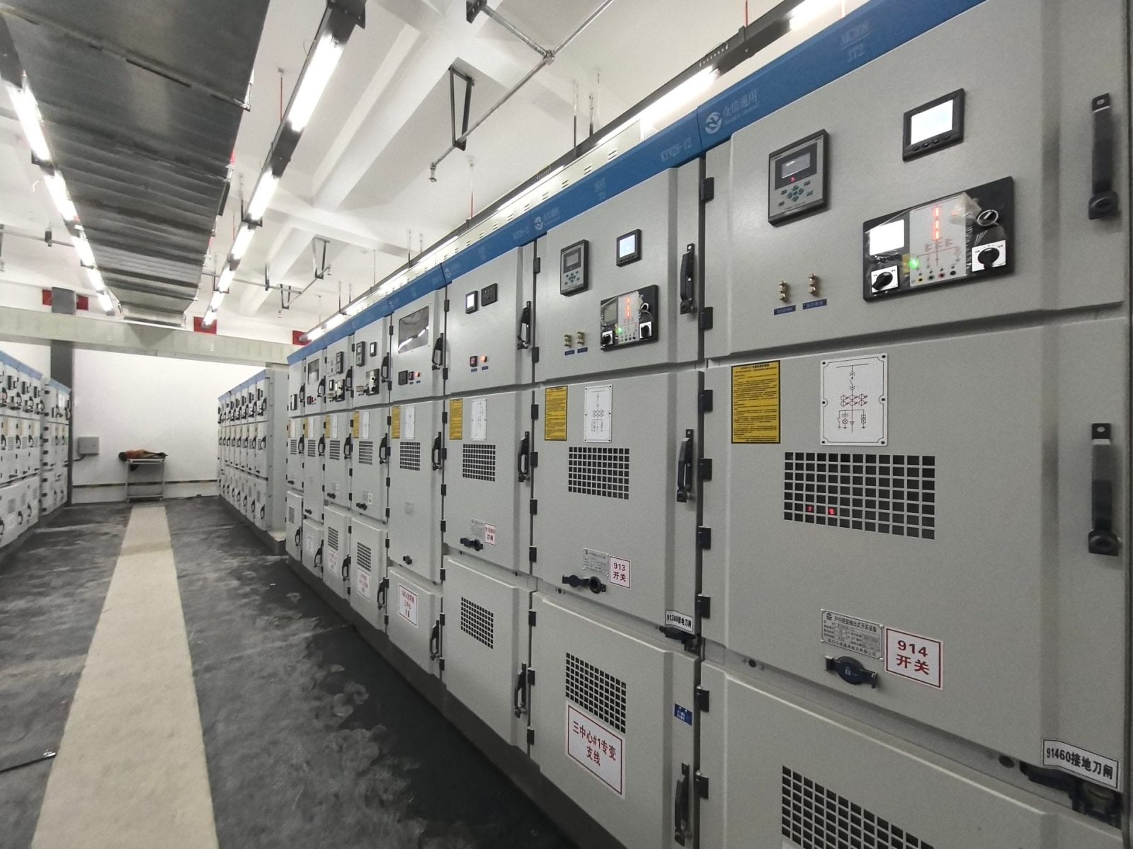 Complete view of single-row switchgear lineup with intelligent monitoring displays at Xinjin Hospital power room